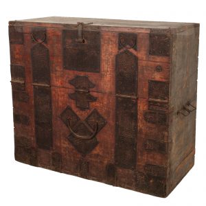 Coffre a couverture, Coree, antique, bois lacque, 19 siecle, dentelle de metal , mobilier oriental